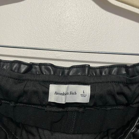 Abercrombie & Fitch‎ A&F Vegan Leather Paperbag Waist Jogger Black Pant Large - Picture 3 of 7